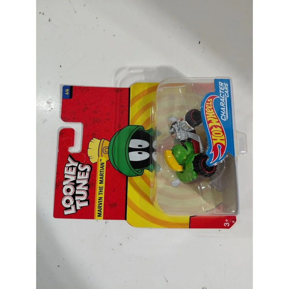 NIP Hot Wheels Character Cars 1:64 Die Cast Looney Tunes Marvin The Martian
